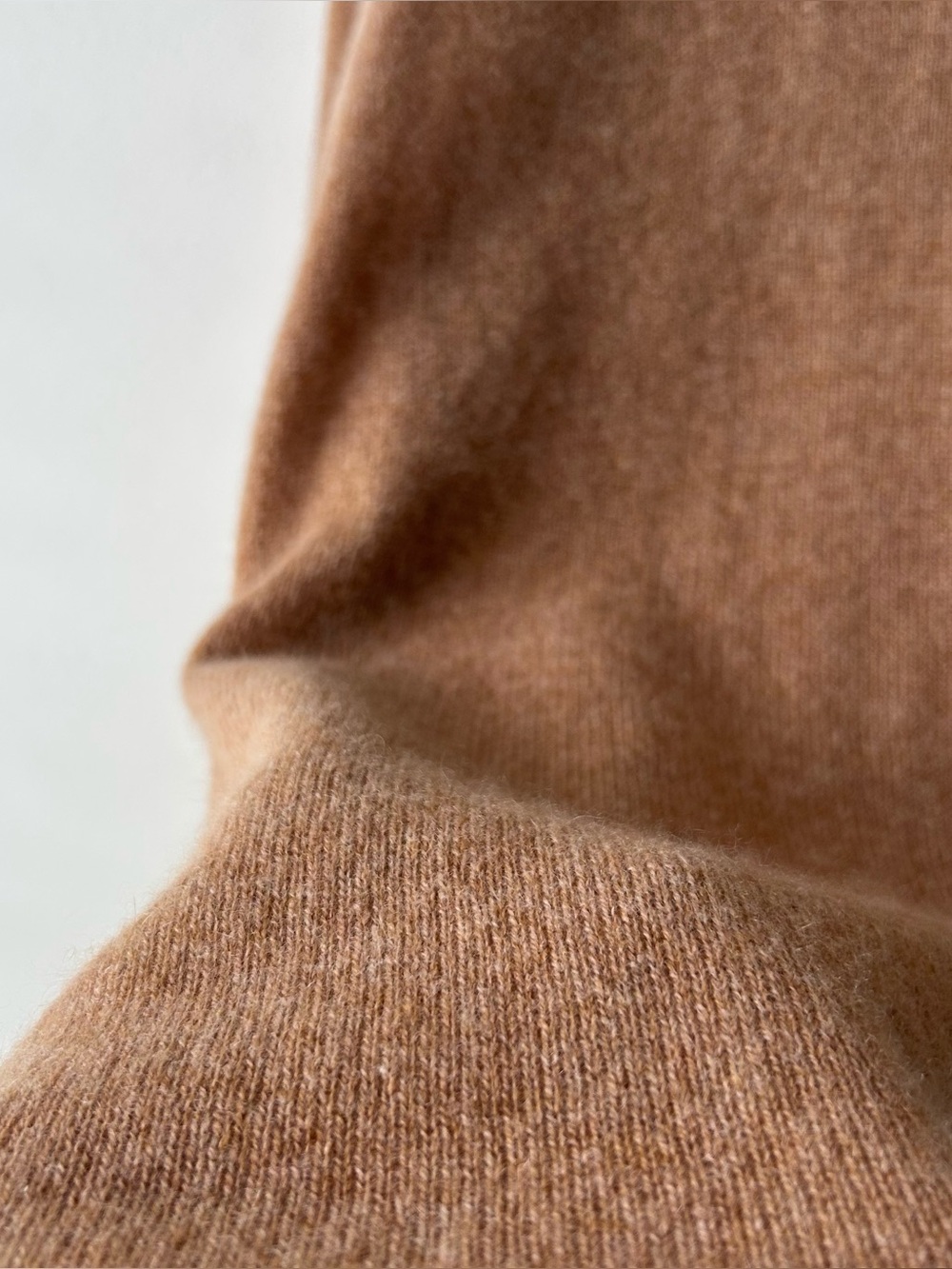 Tahari 100% 2-Ply Cashmere V-Neck Sweater Tan Camel Brown L - Picture 4 of 6